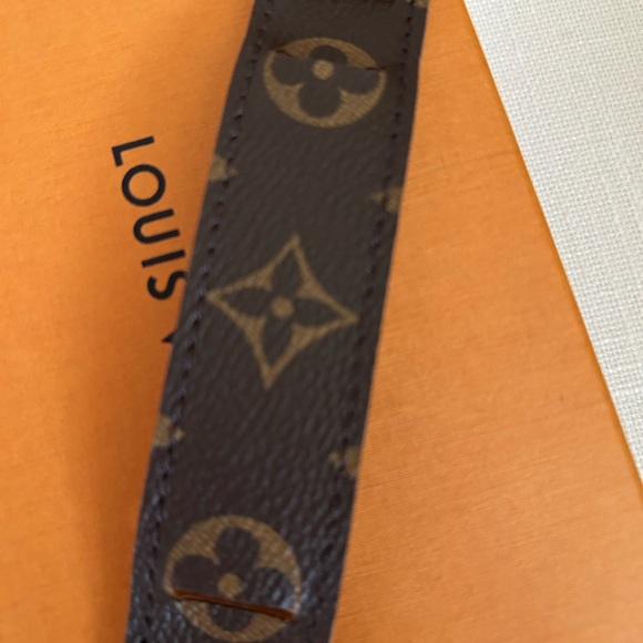 NEW Louis Vuitton Monogram Strap Shoulder “Pad” - Picture 4 of 10